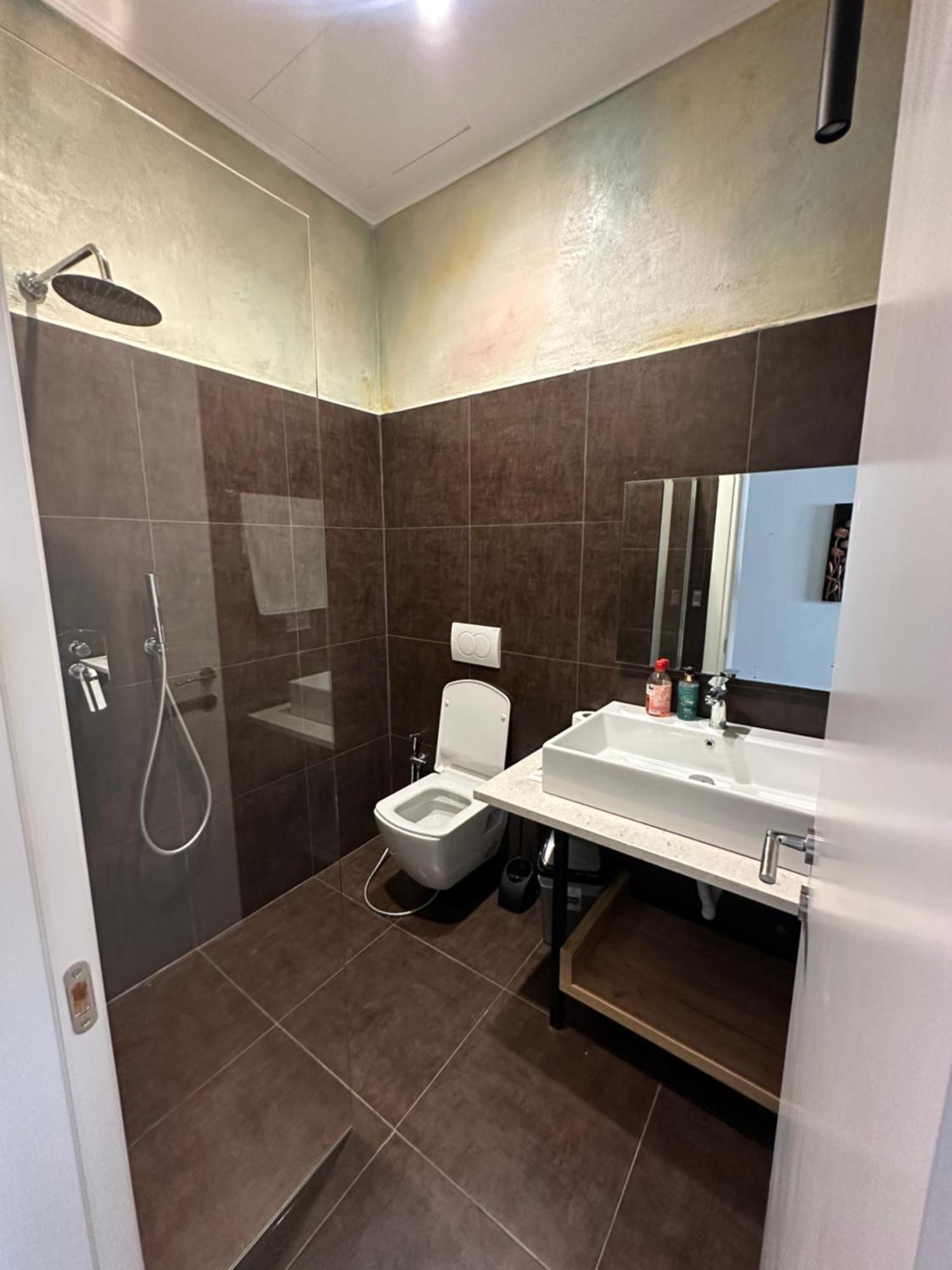 Central Comfort Suites 地拉那 外观 照片