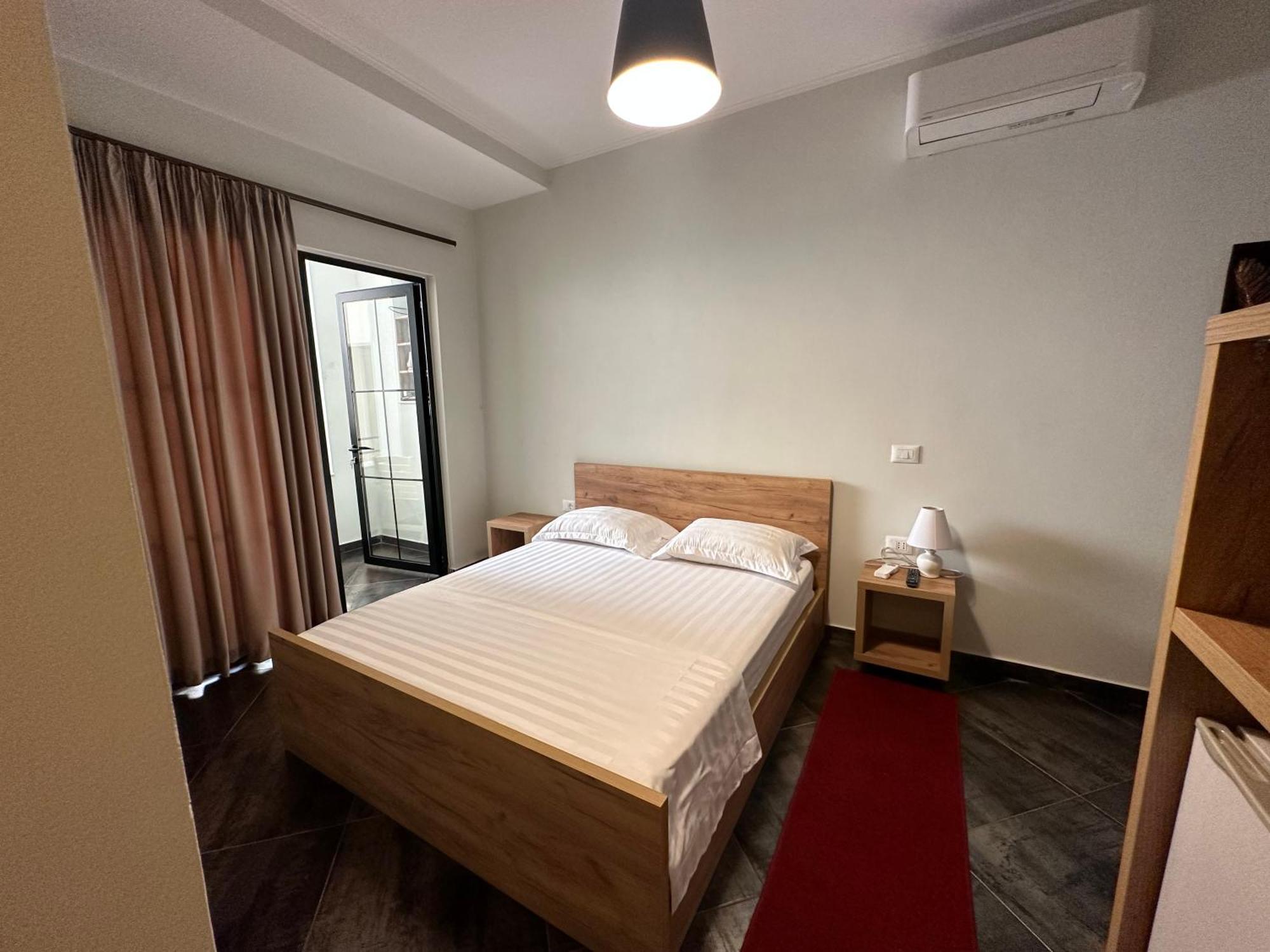 Central Comfort Suites 地拉那 外观 照片