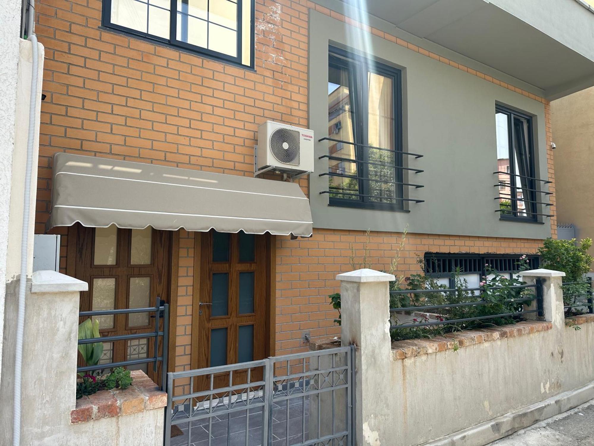 Central Comfort Suites 地拉那 外观 照片