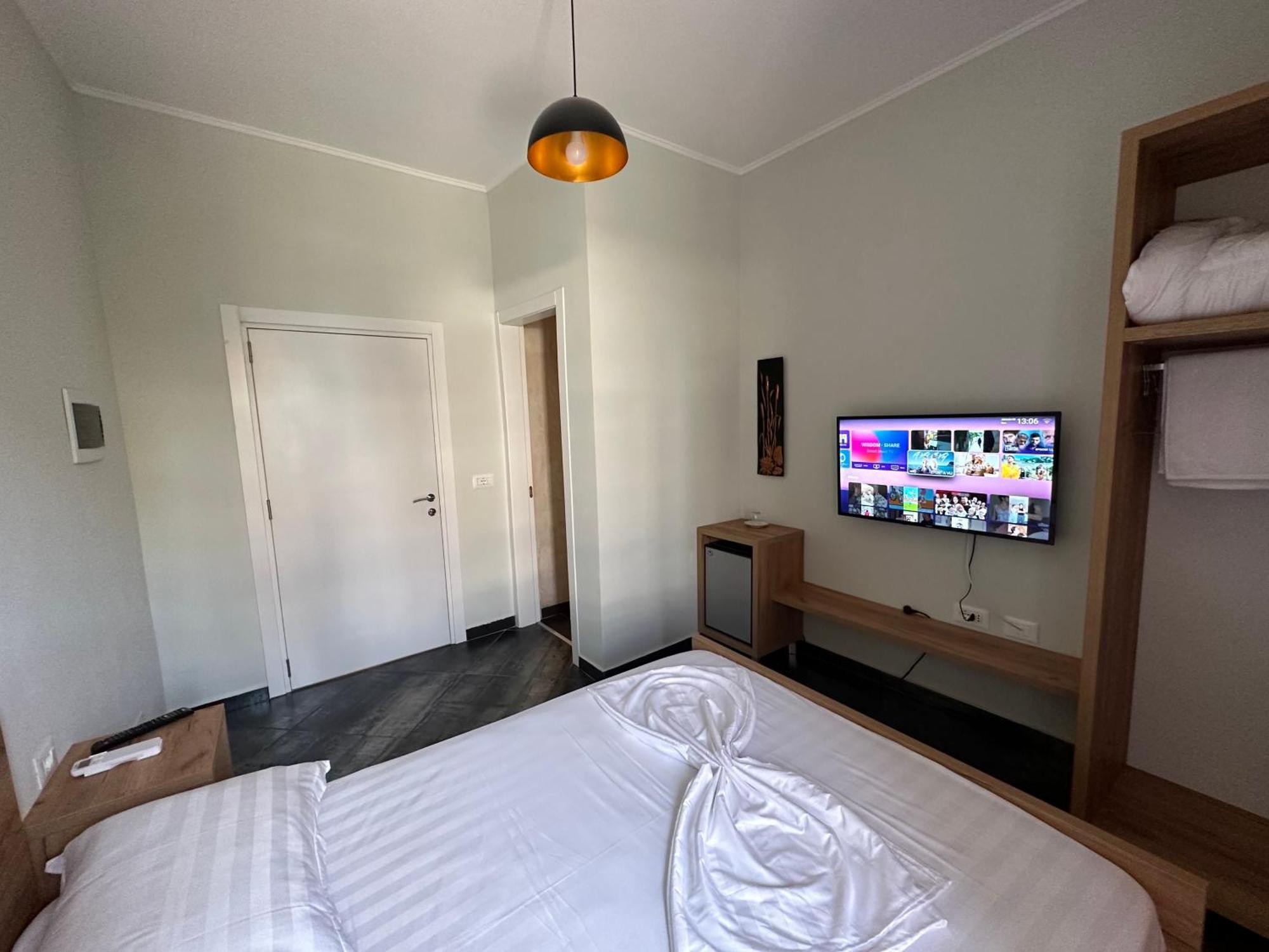 Central Comfort Suites 地拉那 外观 照片