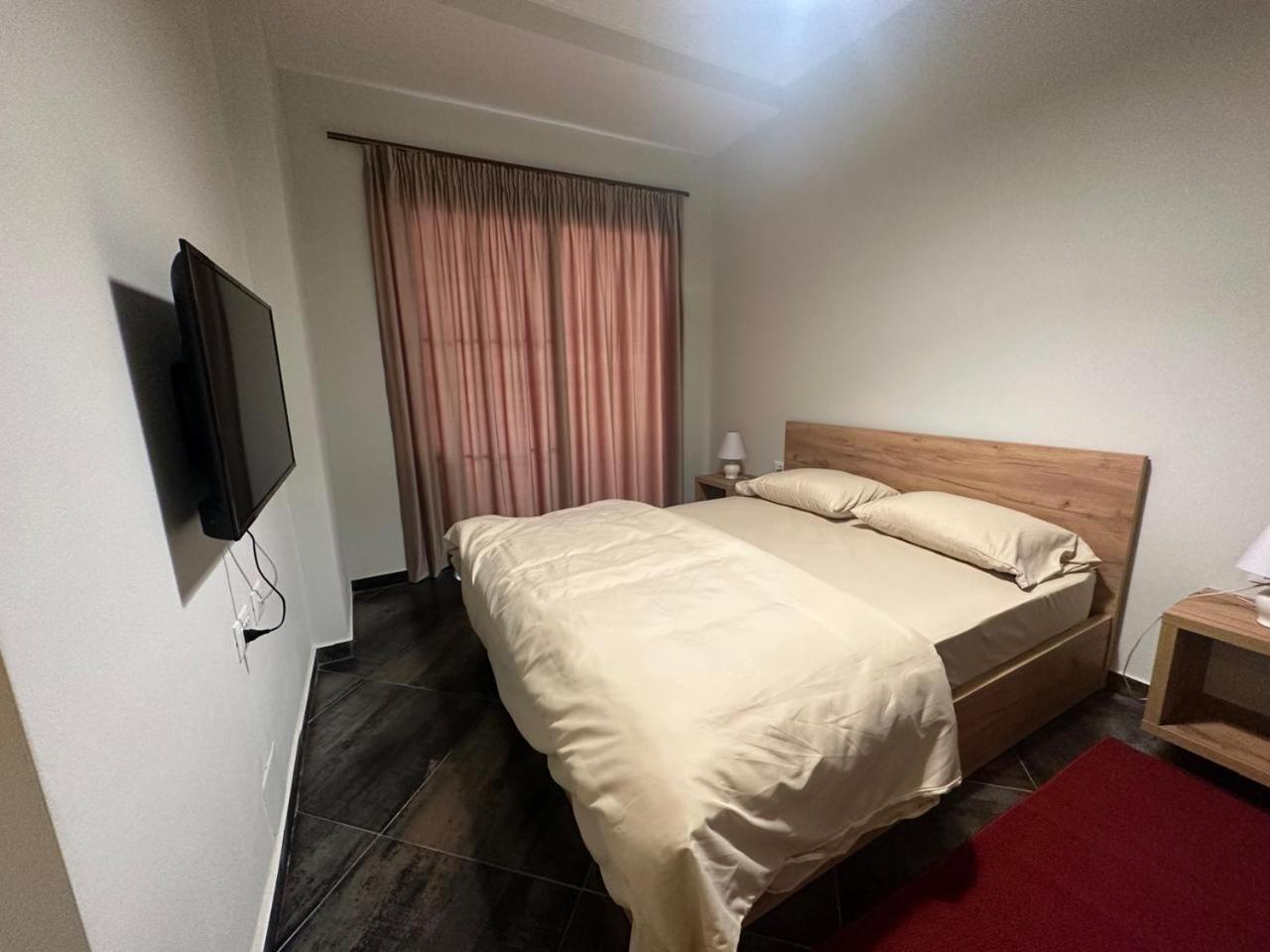 Central Comfort Suites 地拉那 外观 照片
