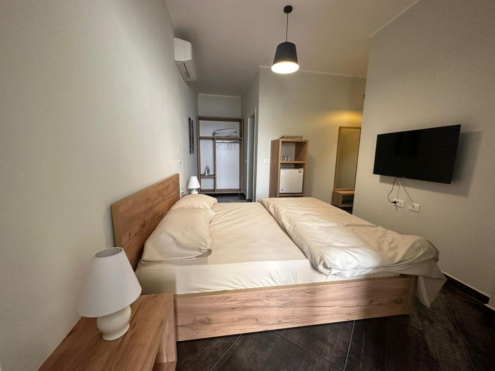 Central Comfort Suites 地拉那 外观 照片